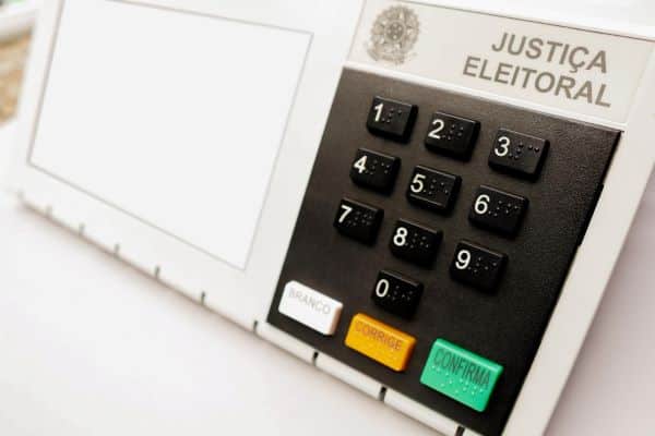 Sistema eleitoral brasileiro - urna eletrônica